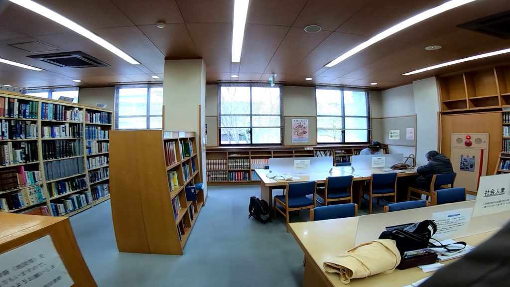 横浜市港南図書館の自習室
